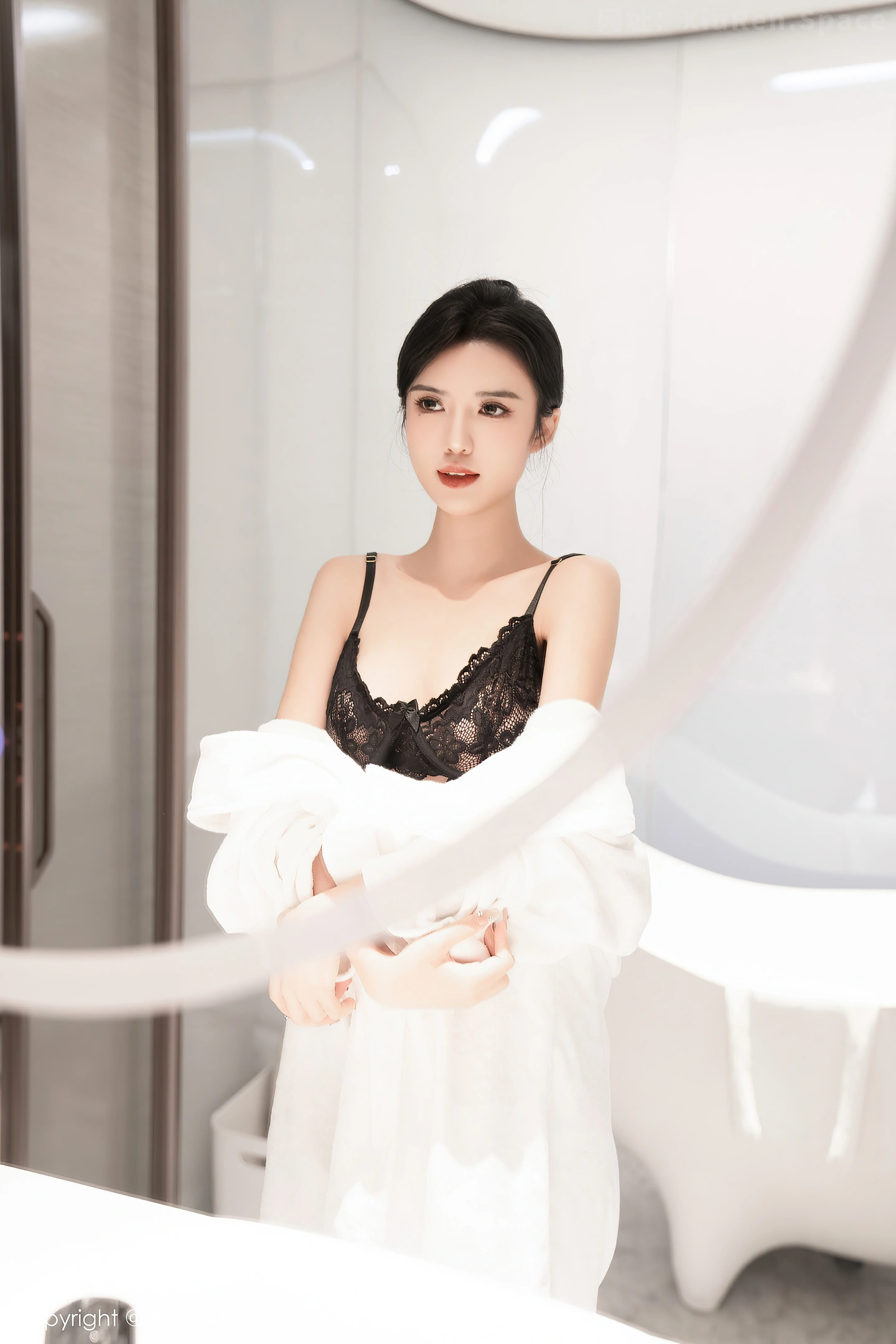 图片[2]-[XiuRen秀人网]VOL.7808 模特浅浅Danny浴室场景性感黑色蕾丝内衣配黑丝吊袜诱惑写真85P-秀人网官方网站